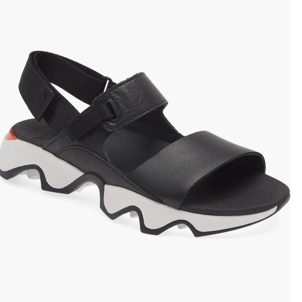 Sorel Black and White kinetic impact ii sling low sea salt black